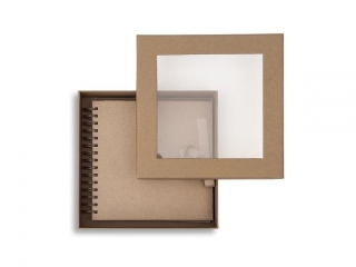 PUDEŁKO TEKTUROWE Z OKNEM 23, 5X23, 5X6, 5CM - KRAFT